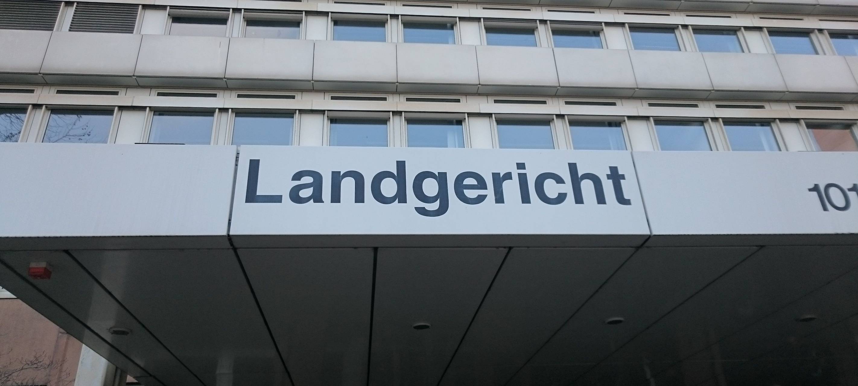 Prozessbeginn: Mann fährt in Hürth in Schülergruppe