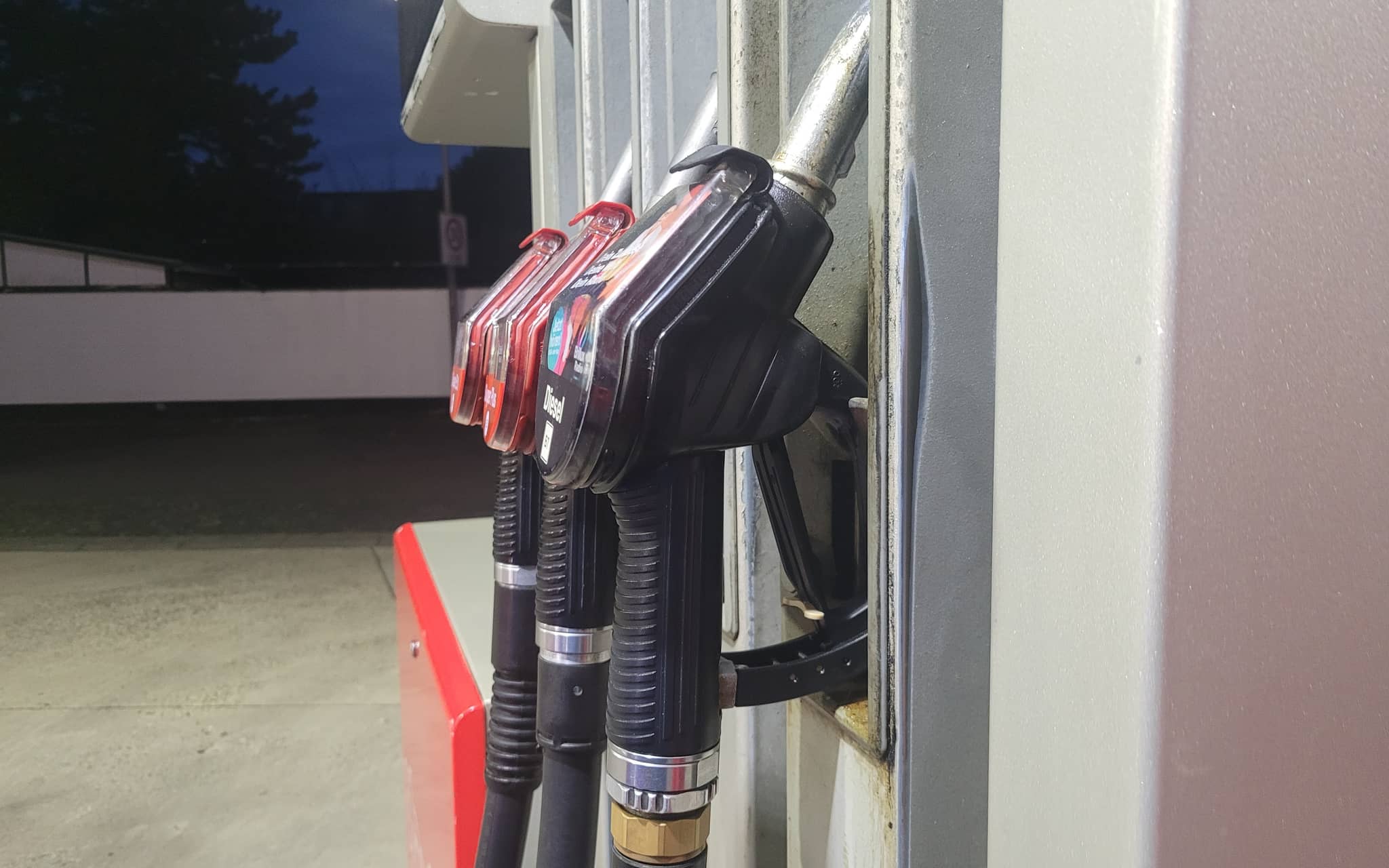 Erste Kölner Tankstellen melden Engpässe beim Sprit
